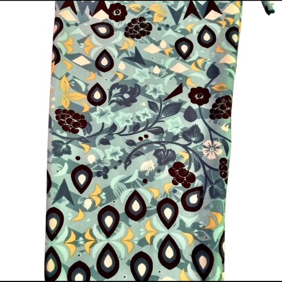 ✨ 3 items for 15% off bundle ✨ Lularoe leggings - never worn - Picture 2 of 3